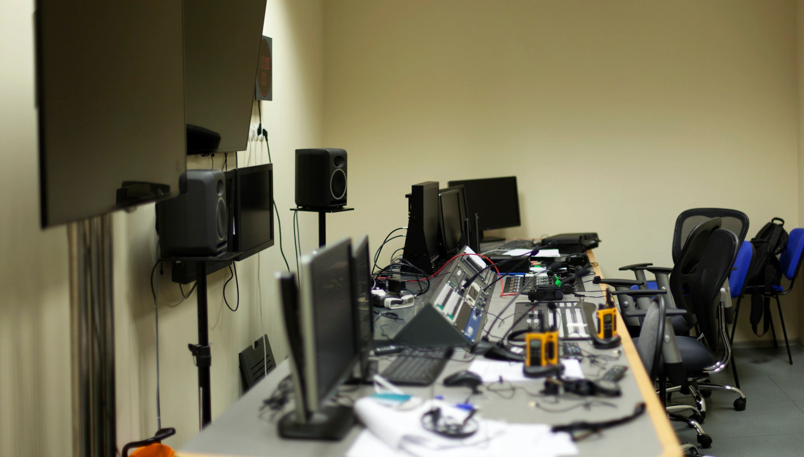 Television gallery control panel for live broadcasting